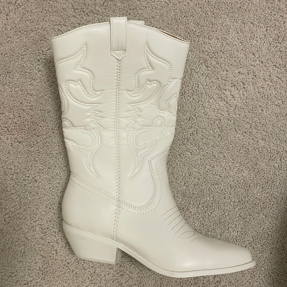 BRAND NEW white cowboy boots